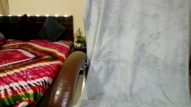 Queenhimanshi online show from February 2026 12:04:02 AM