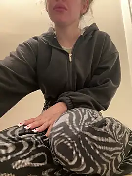 Holly-Glamour online show from March 2025 12:50:02 AM