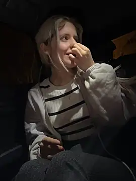 Holly-Glamour online show from March 2026 11:33:01 PM