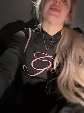 Holly-Glamour online show from March 2026 10:35:02 PM