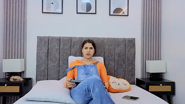 Luciana Ortiz1 online show from February 2026 01:32:02 PM