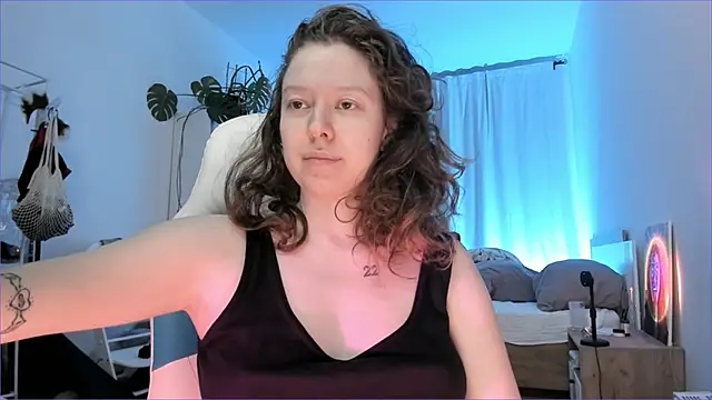 Viktoria Oliverr online show from November 2025 06:46:02 AM