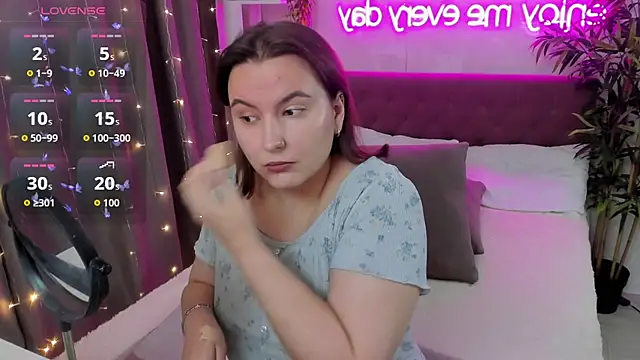 FeralPeach online show from October 2025 05:13:01 AM