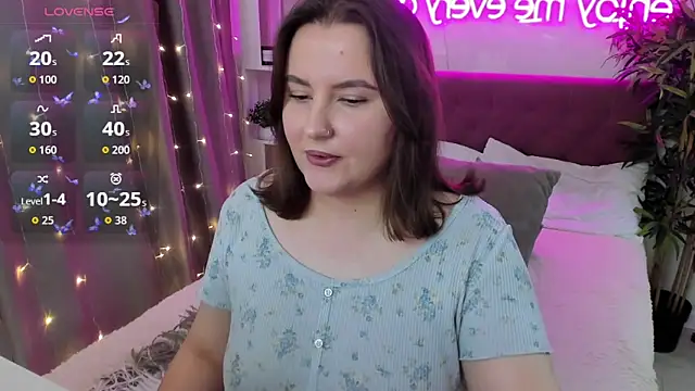 FeralPeach online show from December 2025 05:58:01 AM