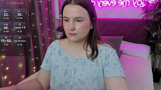 Snapshot of FeralPeach chatting on May 2026 10:36:01 AM FeralPeach online show from May 2026 10:36:01 AM