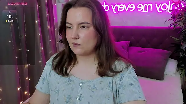 Snapshot of FeralPeach chatting on June 2026 08:49:02 AM FeralPeach online show from June 2026 08:49:02 AM