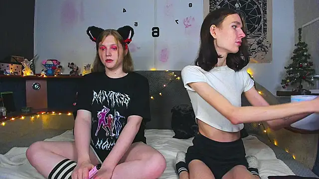 Snapshot of Calvin_and_Kevin chatting on January 2025 05:51:02 PM Calvin and Kevin online show from January 2025 05:51:02 PM