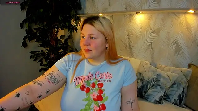 Snapshot of Ruth_Oliver chatting on November 2025 01:04:02 AM Ruth Oliver online show from November 2025 01:04:02 AM