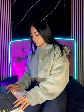 Ady 18 online show from October 2025 07:00:01 PM