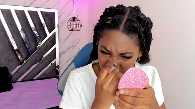 Queen perla  online show from October 2025 12:23:02 PM