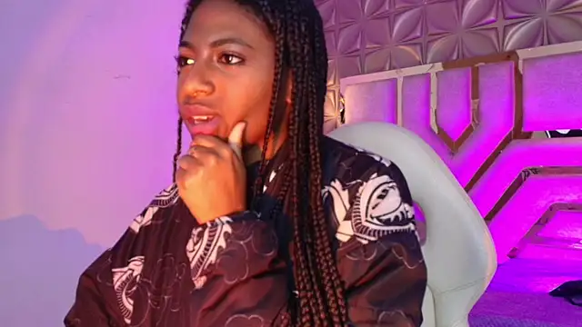 Queen perla  online show from February 2026 01:09:02 PM