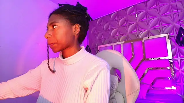 Queen perla  online show from April 2026 12:12:01 PM