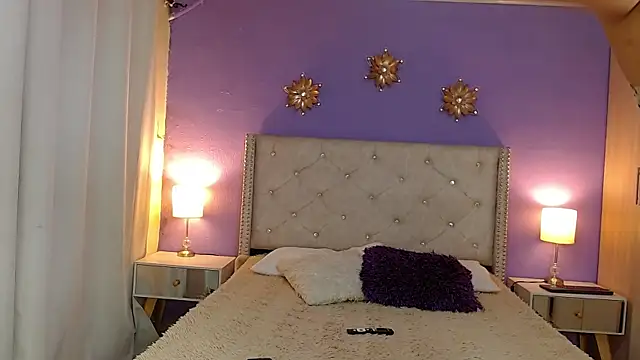 Kim and Mia online show from November 2025 10:37:01 AM