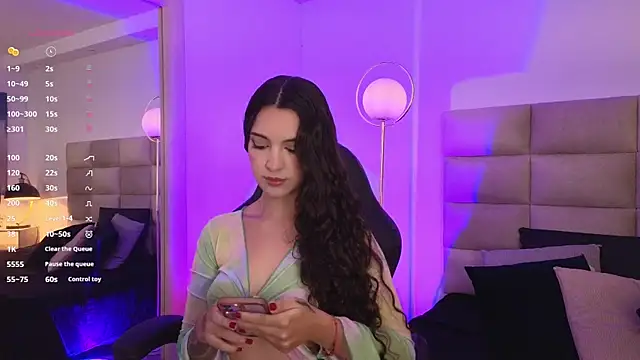 mssjulia online show from December 2024 08:37:01 PM