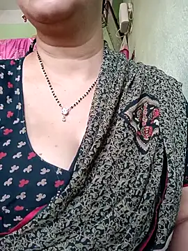 Snapshot of Rosy-B chatting on November 2025 09:31:02 AM Rosy-B online show from November 2025 09:31:02 AM