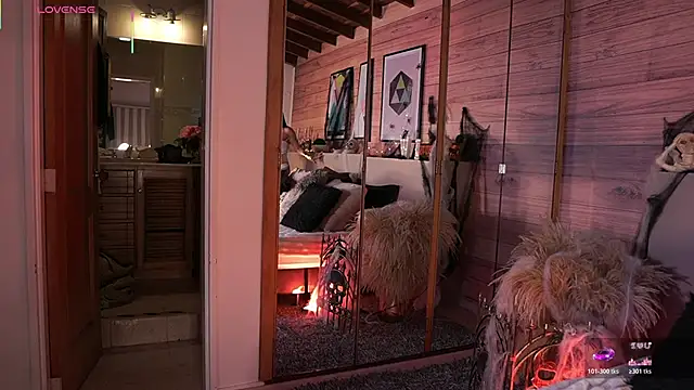 Snapshot of IzzyWild chatting on October 2025 12:28:02 PM IzzyWild online show from October 2025 12:28:02 PM