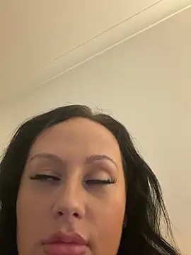 CurvyQueen2023 online show from May 2026 08:14:01 PM