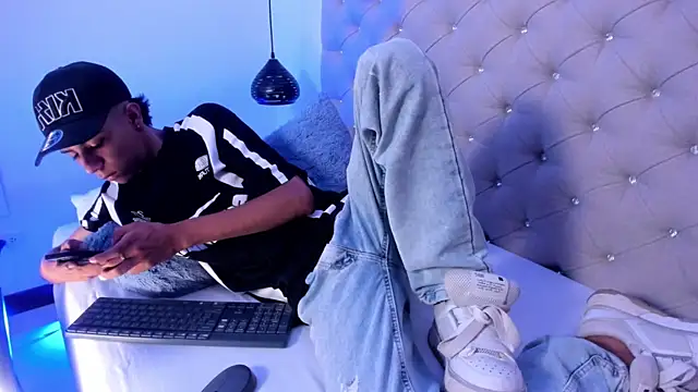 Snapshot of dikey_62 chatting on December 2024 09:26:01 PM dikey 62 online show from December 2024 09:26:01 PM