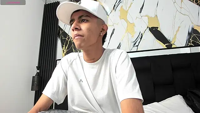 Snapshot of dikey_62 chatting on January 2025 11:13:02 PM dikey 62 online show from January 2025 11:13:02 PM