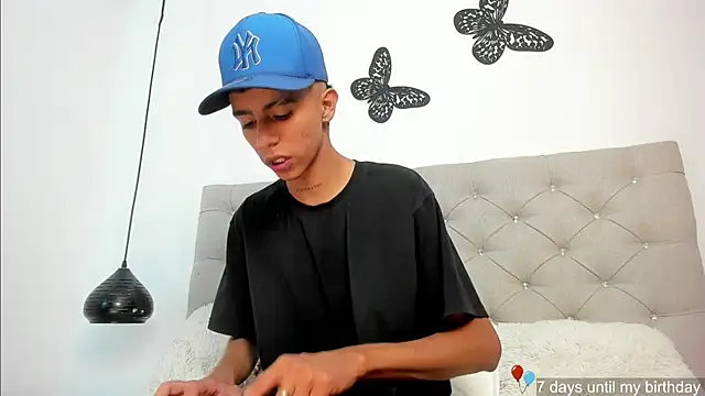 Snapshot of dikey_62 chatting on January 2025 08:25:02 PM dikey 62 online show from January 2025 08:25:02 PM