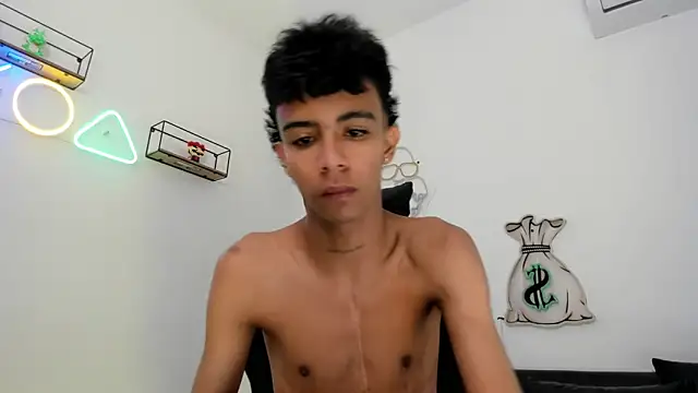 Snapshot of dikey_62 chatting on February 2025 10:30:01 PM dikey 62 online show from February 2025 10:30:01 PM