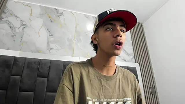 Snapshot of dikey_62 chatting on February 2025 08:37:01 PM dikey 62 online show from February 2025 08:37:01 PM