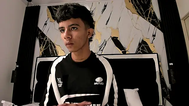 Snapshot of dikey_62 chatting on February 2025 11:36:02 PM dikey 62 online show from February 2025 11:36:02 PM