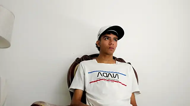 Snapshot of dikey_62 chatting on February 2025 08:14:02 PM dikey 62 online show from February 2025 08:14:02 PM