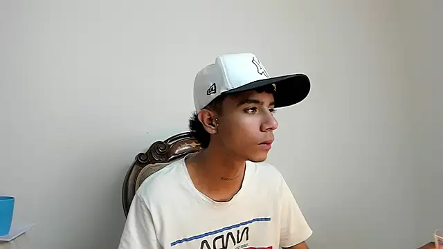 Snapshot of dikey_62 chatting on February 2025 08:55:02 AM dikey 62 online show from February 2025 08:55:02 AM