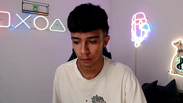 Snapshot of dikey_62 chatting on February 2025 08:03:02 PM dikey 62 online show from February 2025 08:03:02 PM