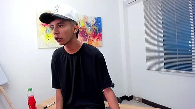 Snapshot of dikey_62 chatting on February 2025 09:33:02 PM dikey 62 online show from February 2025 09:33:02 PM