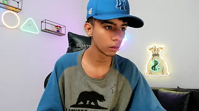 Snapshot of dikey_62 chatting on March 2025 08:23:02 PM dikey 62 online show from March 2025 08:23:02 PM