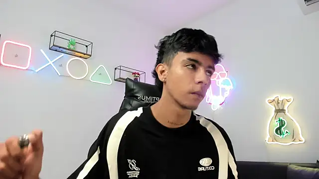 Snapshot of dikey_62 chatting on March 2025 11:27:02 PM dikey 62 online show from March 2025 11:27:02 PM