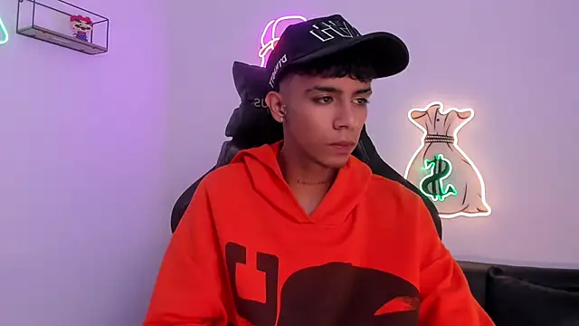 Snapshot of dikey_62 chatting on March 2025 04:43:01 AM dikey 62 online show from March 2025 04:43:01 AM