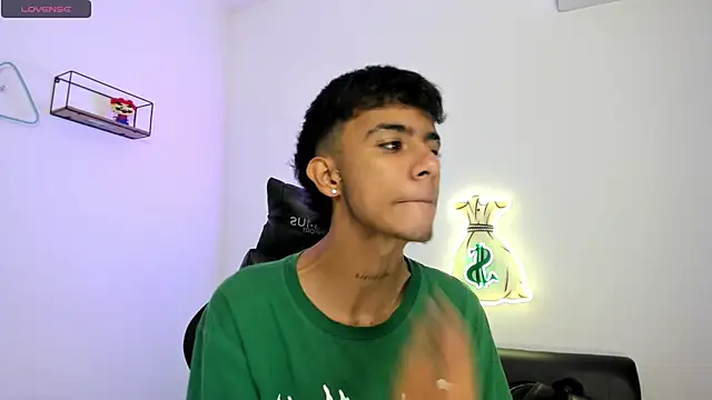 Snapshot of dikey_62 chatting on March 2025 08:22:01 PM dikey 62 online show from March 2025 08:22:01 PM