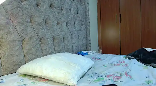 Snapshot of Naughty_Girl17 chatting on February 2025 08:29:02 PM Naughty Girl17 online show from February 2025 08:29:02 PM