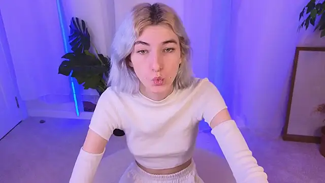 Snapshot of Mia_Cheers chatting on December 2024 01:51:01 PM Mia Cheers online show from December 2024 01:51:01 PM