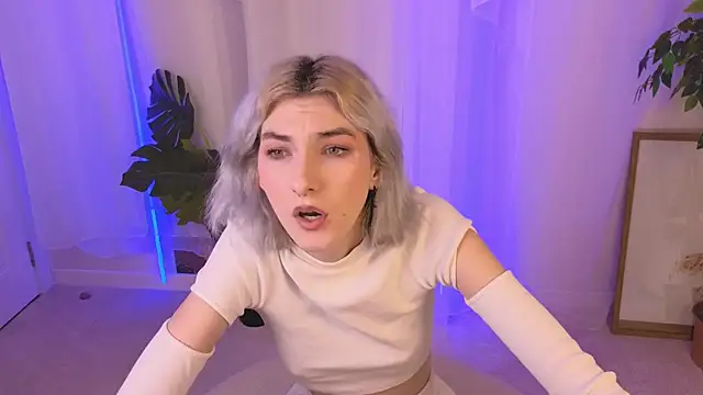 Snapshot of Mia_Cheers chatting on December 2024 05:09:01 PM Mia Cheers online show from December 2024 05:09:01 PM