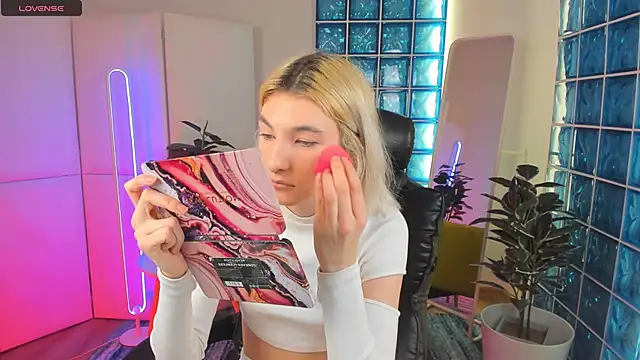 Snapshot of Mia_Cheers chatting on February 2025 01:55:02 PM Mia Cheers online show from February 2025 01:55:02 PM