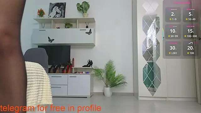 Molliblum online show from July 2026 02:09:02 PM