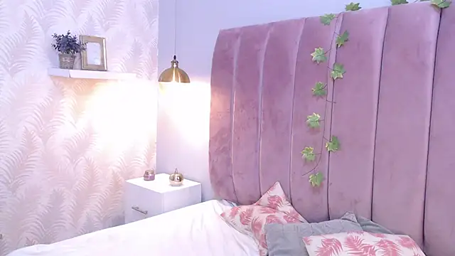 LeenaBrown online show from February 2025 04:03:02 PM