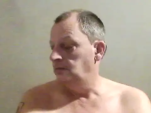 Snapshot of chubbybear2cum chatting on December 2024 11:10:01 PM chubbybear2cum online show from December 2024 11:10:01 PM