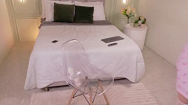  Miss Kimm online show from April 2026 12:43:01 PM