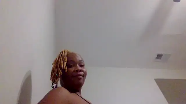 Snapshot of AllLeggs chatting on December 2024 08:58:02 PM AllLeggs online show from December 2024 08:58:02 PM