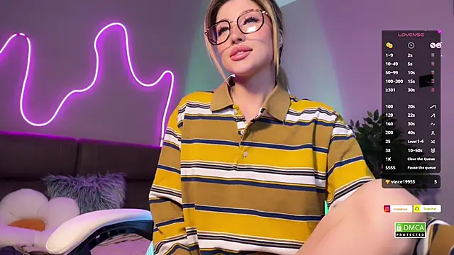 Snapshot of ellie_miu chatting on December 2024 09:06:01 PM ellie miu online show from December 2024 09:06:01 PM