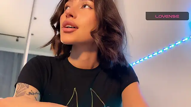 Snapshot of ellie_miu chatting on November 2025 08:08:01 PM ellie miu online show from November 2025 08:08:01 PM