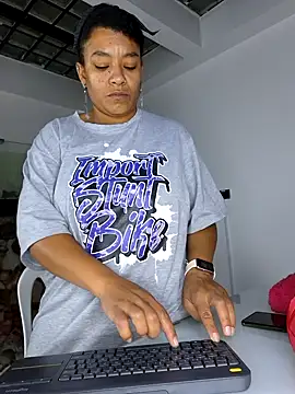 Snapshot of Selket11 chatting on January 2025 11:02:02 AM Selket11 online show from January 2025 11:02:02 AM