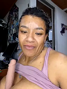 Snapshot of Selket11 chatting on February 2025 07:52:02 PM Selket11 online show from February 2025 07:52:02 PM