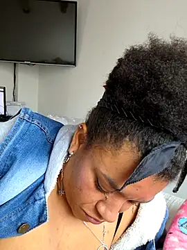 Snapshot of Selket11 chatting on March 2025 04:14:02 PM Selket11 online show from March 2025 04:14:02 PM