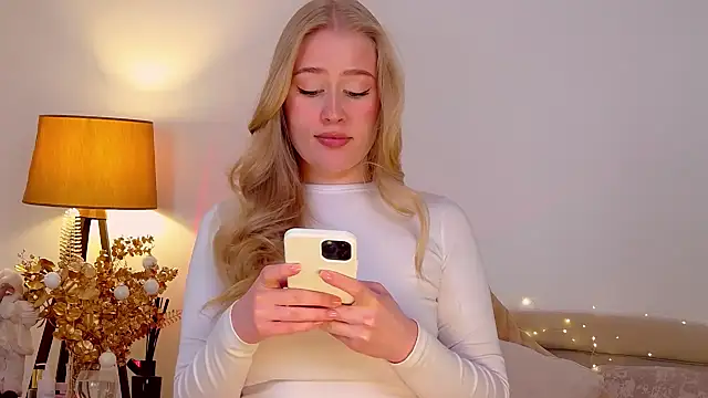 JuliaJaee online show from January 2025 06:56:01 PM